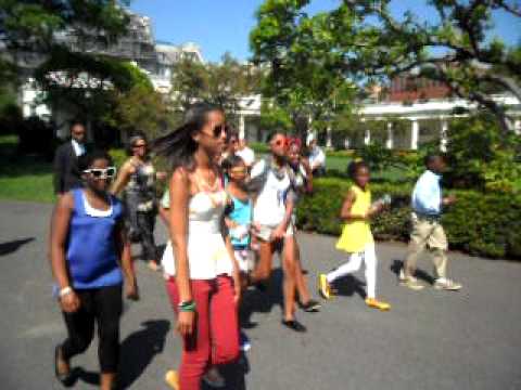 Malia and Sasha Obama at White House, 4.25.11