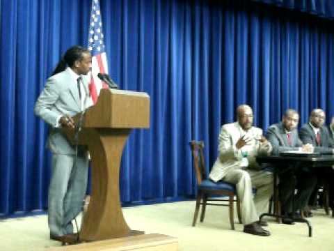 White House: HueVoices.com’s Bobby Marvin Poses Question to HIV/AIDS & Black Men Panel