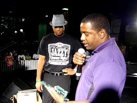 Eric Stewart presents VMG’s LaRian Finney an award from E Media and BMORENEWS.com