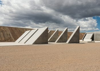 Michael Heizer
45°, 90°, 180°, City,
© Michael Heizer/ Triple Aught Foundation
Courtesy of the artist and Triple Aught Foundation
Photo: Ben Blackwell