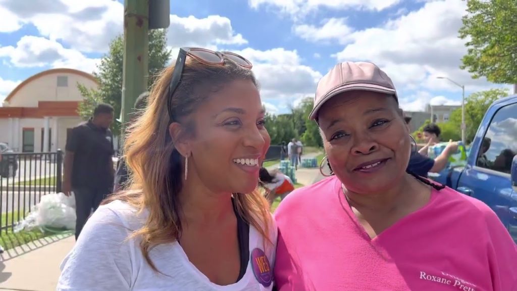 Dawn Moore and Roxanne Prettyman distribute water in Harlem Park