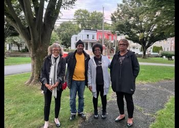 BmoreNews publisher Doni Glover with member of the Hoes Heights Action Committee who are currently fighting to restore access to Roland Avenue.