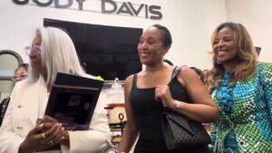 Urban One’s Cathy Hughes Receives Joe Manns Black Wall Street Award at Jody Davis Urban One’s Cathy Hughes Receives Joe Manns Black Wall Street Award at Jody Davis